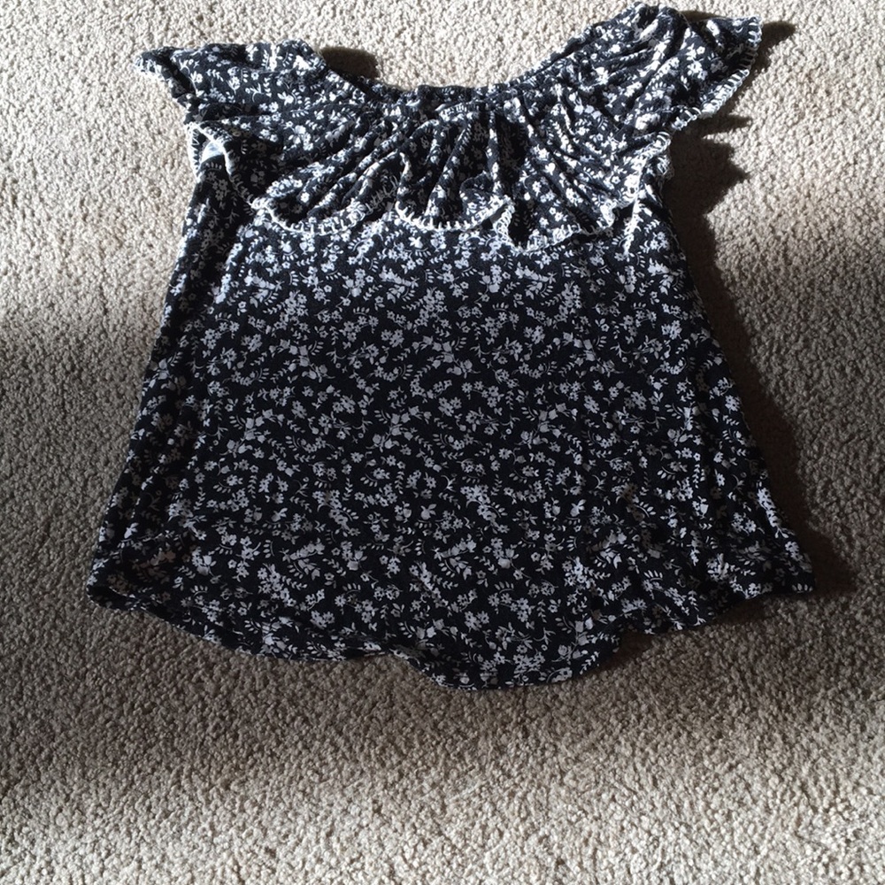 girls short sleeved shirt